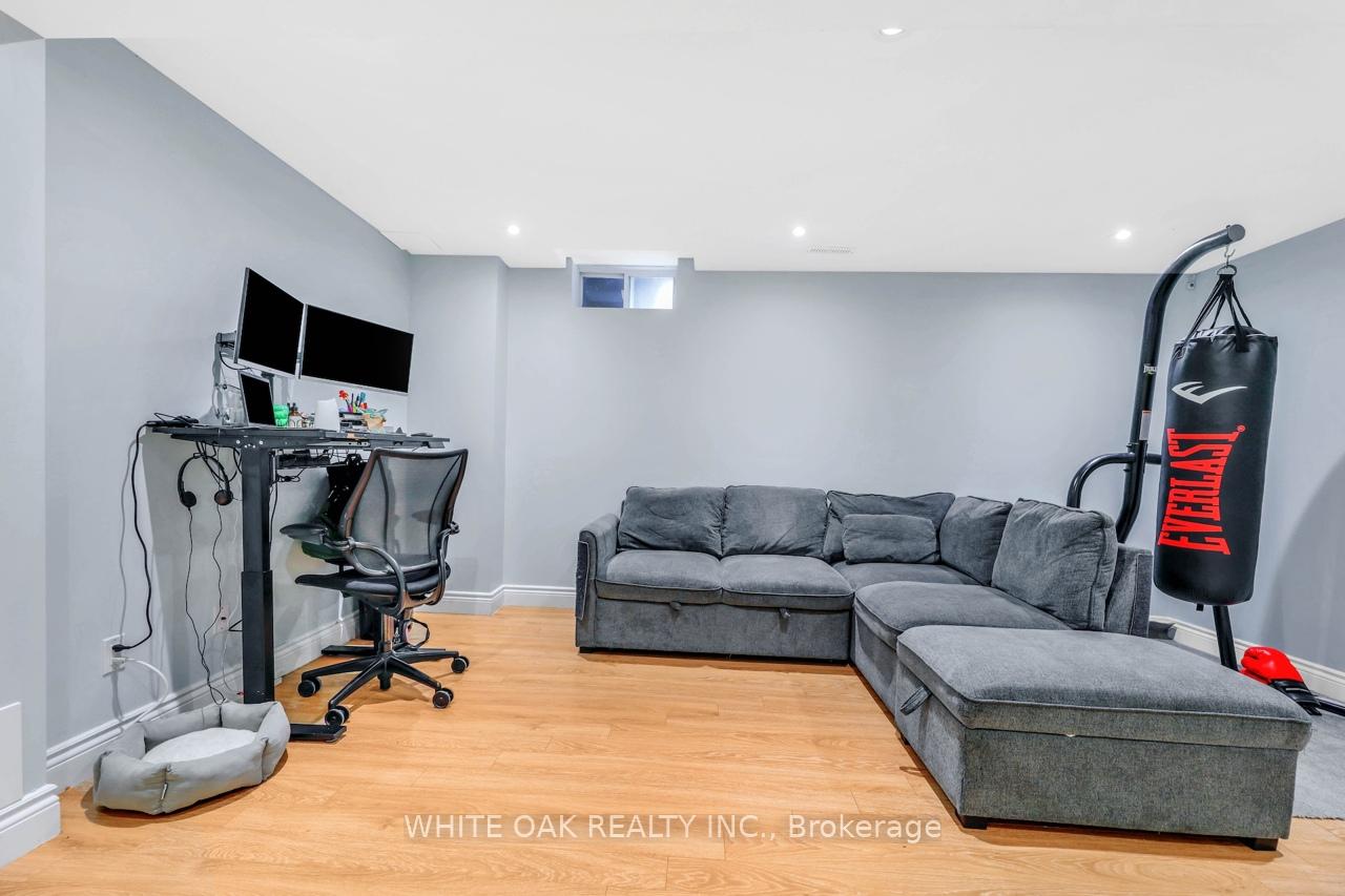 Photo 21 of 43 Sassafras Circle, Vaughan, Patterson — HOMEH