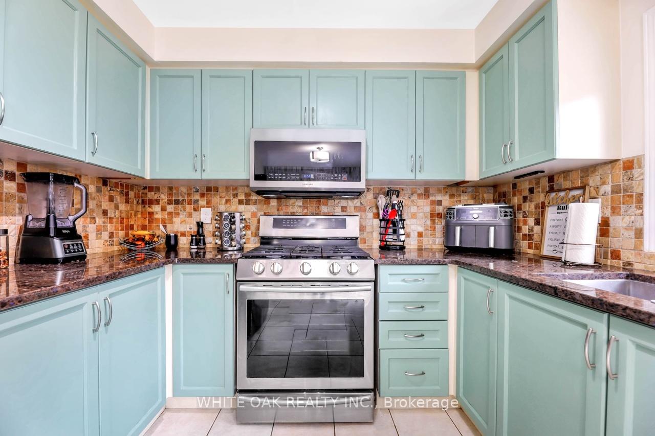 Photo 35 of 43 Sassafras Circle, Vaughan, Patterson — HOMEH