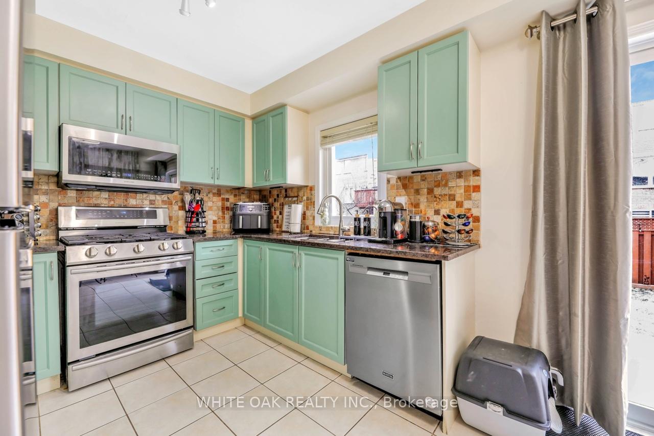 Photo 37 of 43 Sassafras Circle, Vaughan, Patterson — HOMEH