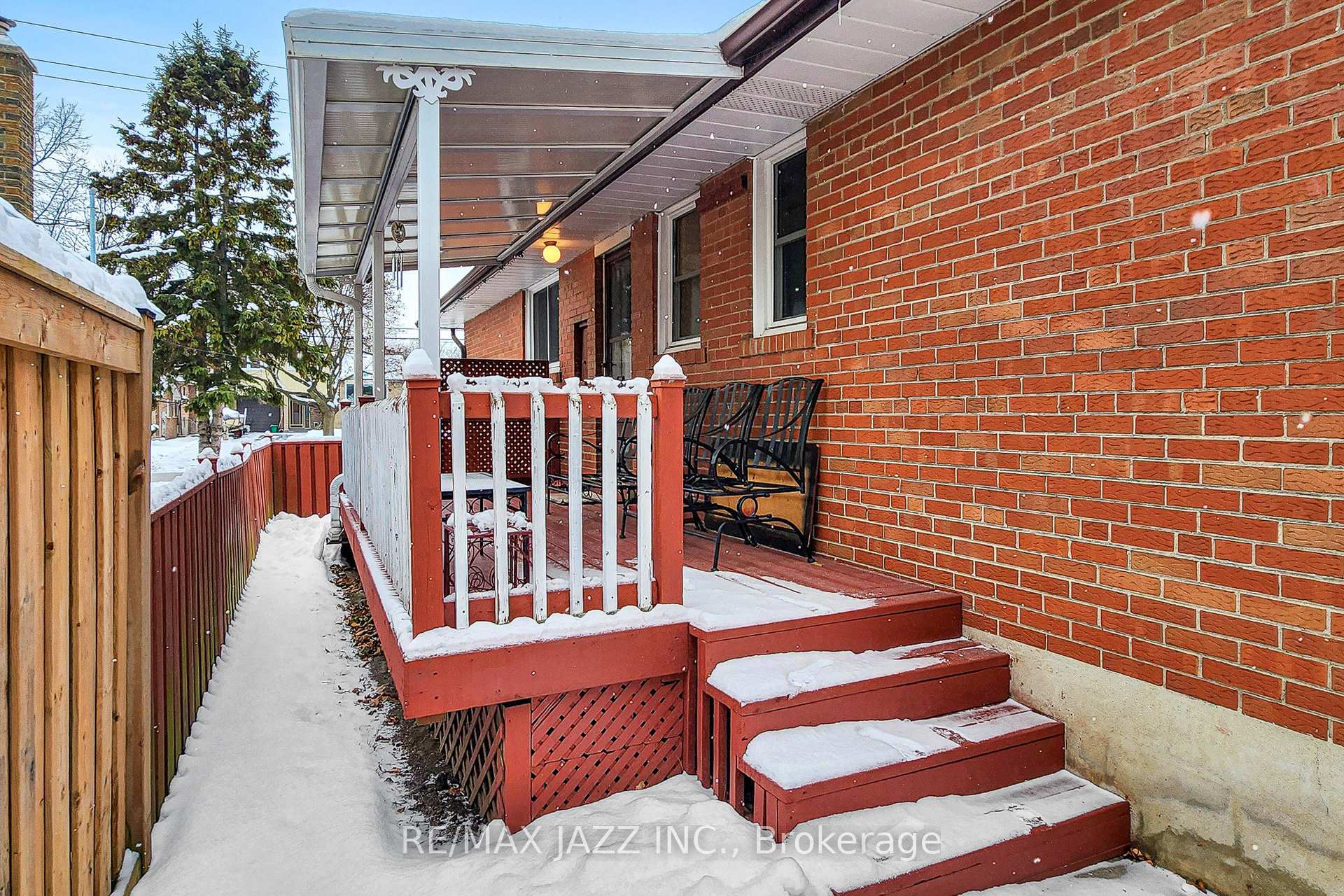 Photo 2 of 807 Annes Street, Whitby, Lynde Creek — HOMEH
