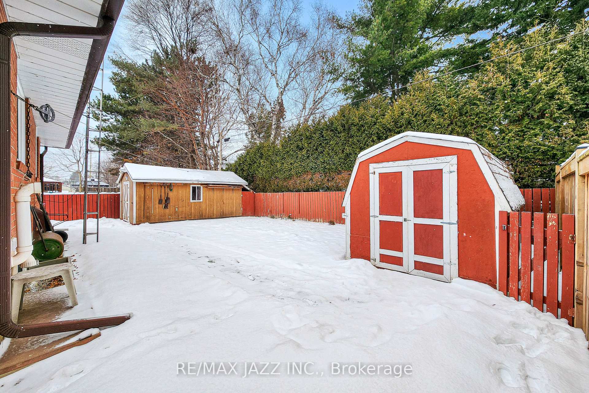 Photo 3 of 807 Annes Street, Whitby, Lynde Creek — HOMEH