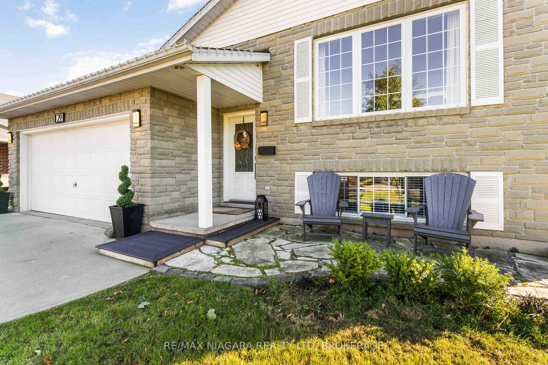 Photo 2 of 29 Talbot Avenue, Welland, Dain City — HOMEH