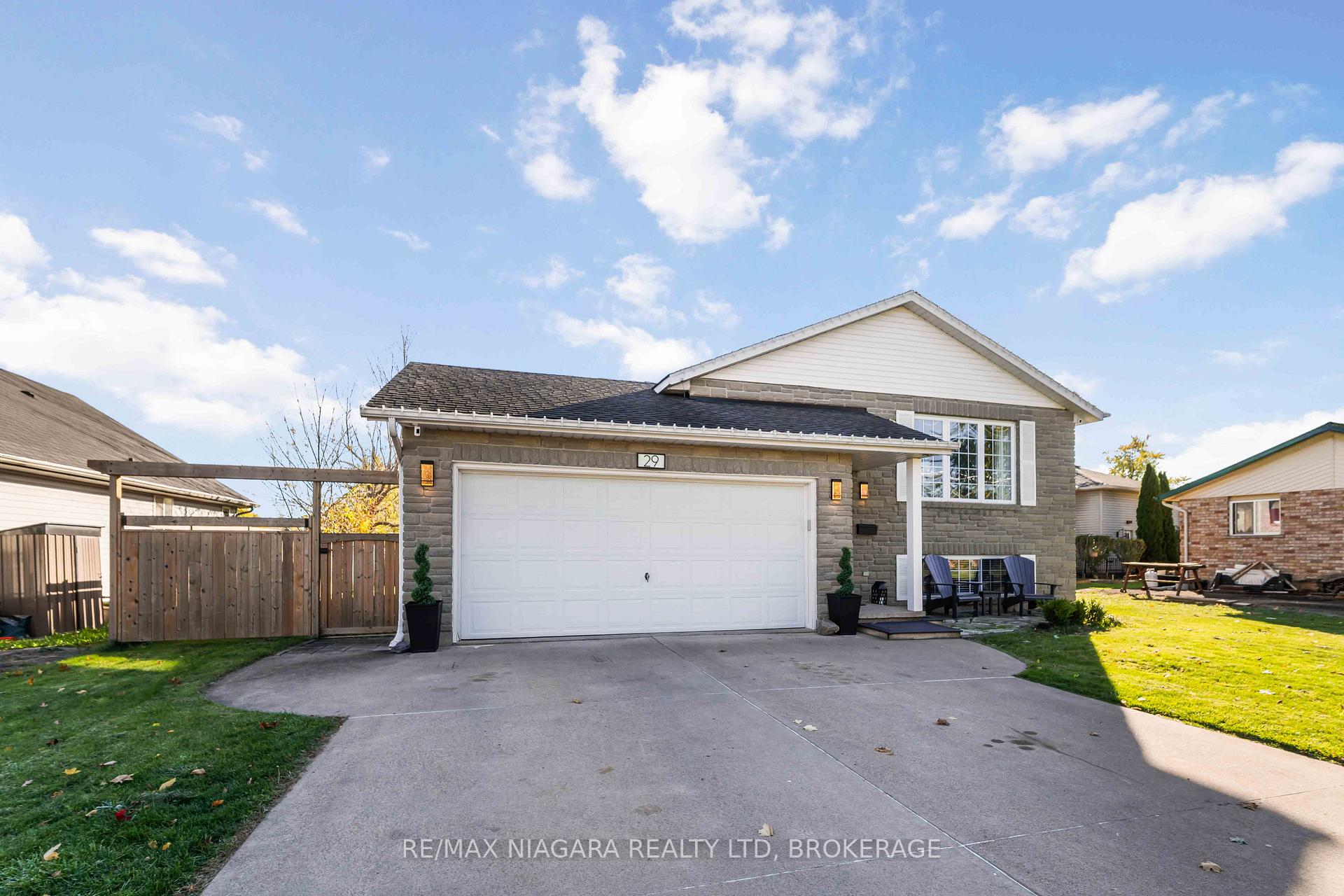 Photo 25 of 29 Talbot Avenue, Welland, Dain City — HOMEH