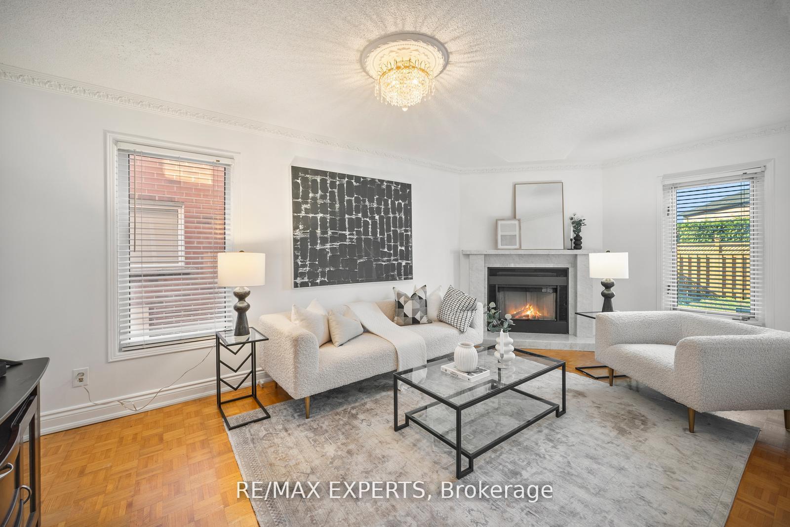 Photo 8 of 118 Chancellor Drive, Vaughan, East Woodbridge — HOMEH