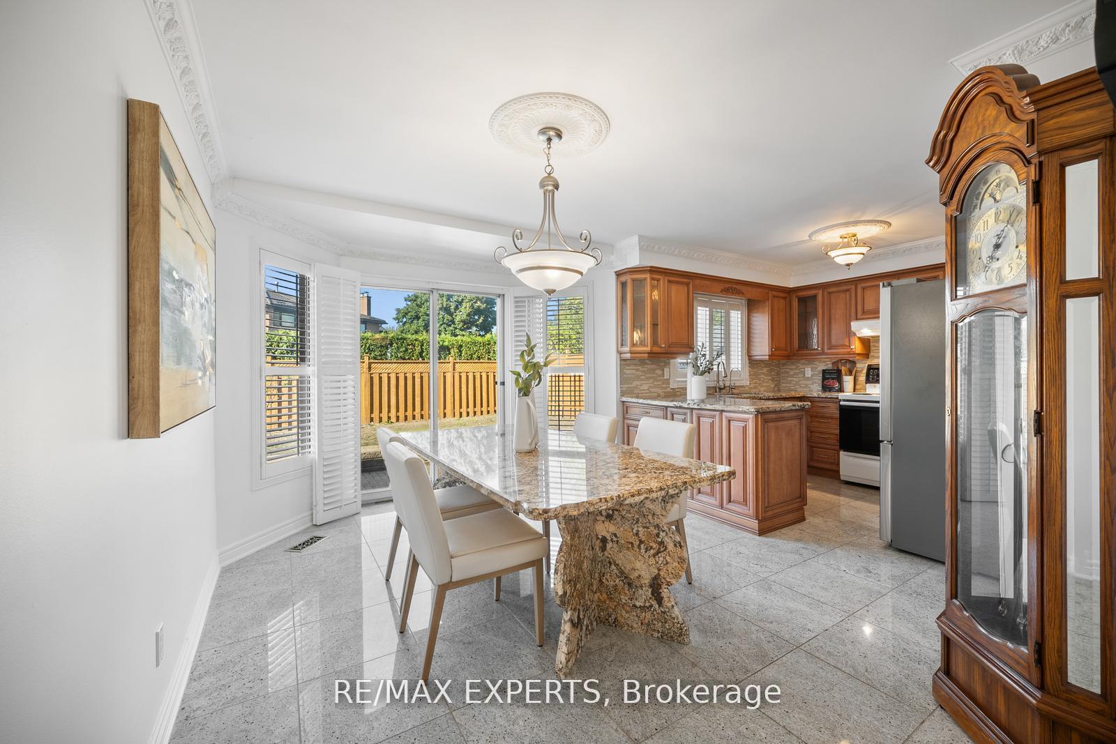 Photo 10 of 118 Chancellor Drive, Vaughan, East Woodbridge — HOMEH