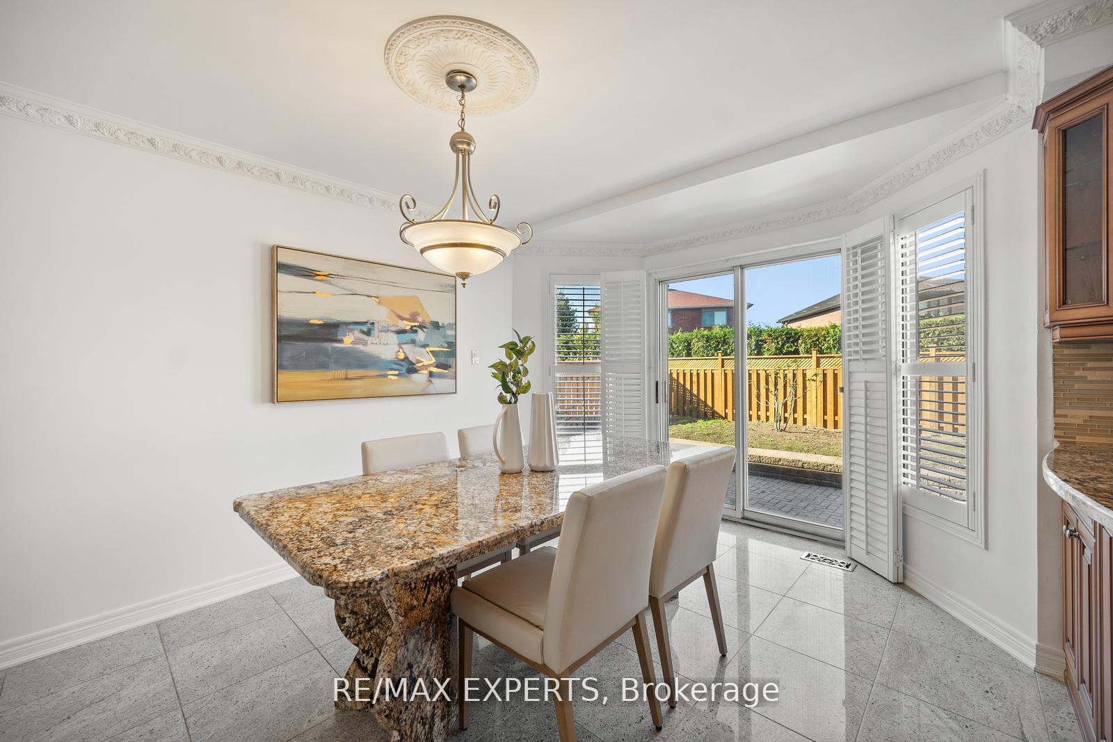 Photo 11 of 118 Chancellor Drive, Vaughan, East Woodbridge — HOMEH