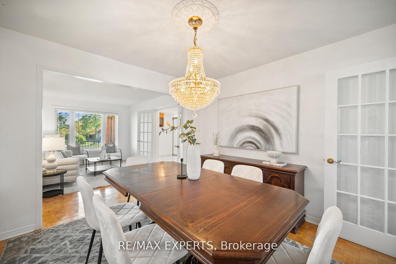 Photo 16 of 118 Chancellor Drive, Vaughan, East Woodbridge — HOMEH
