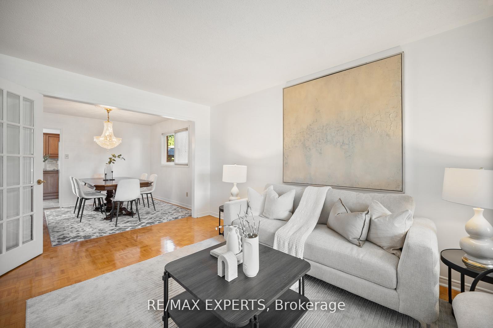 Photo 18 of 118 Chancellor Drive, Vaughan, East Woodbridge — HOMEH