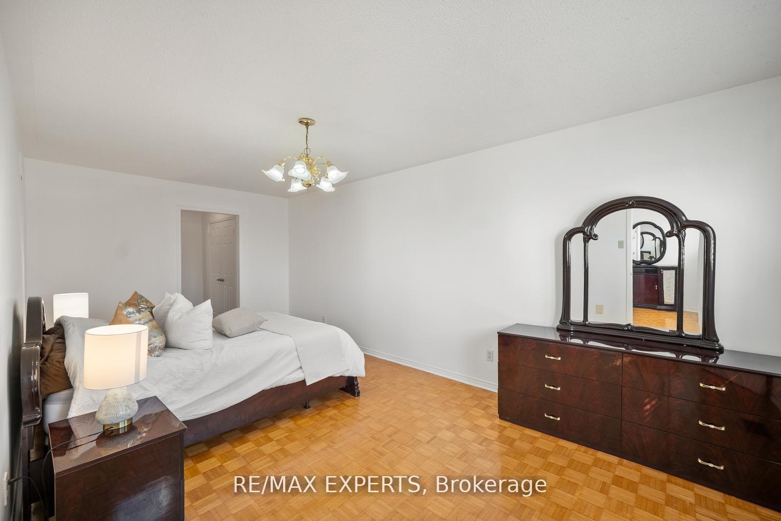 Photo 20 of 118 Chancellor Drive, Vaughan, East Woodbridge — HOMEH