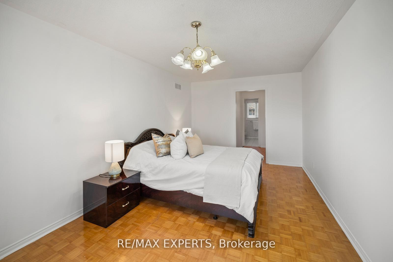 Photo 21 of 118 Chancellor Drive, Vaughan, East Woodbridge — HOMEH