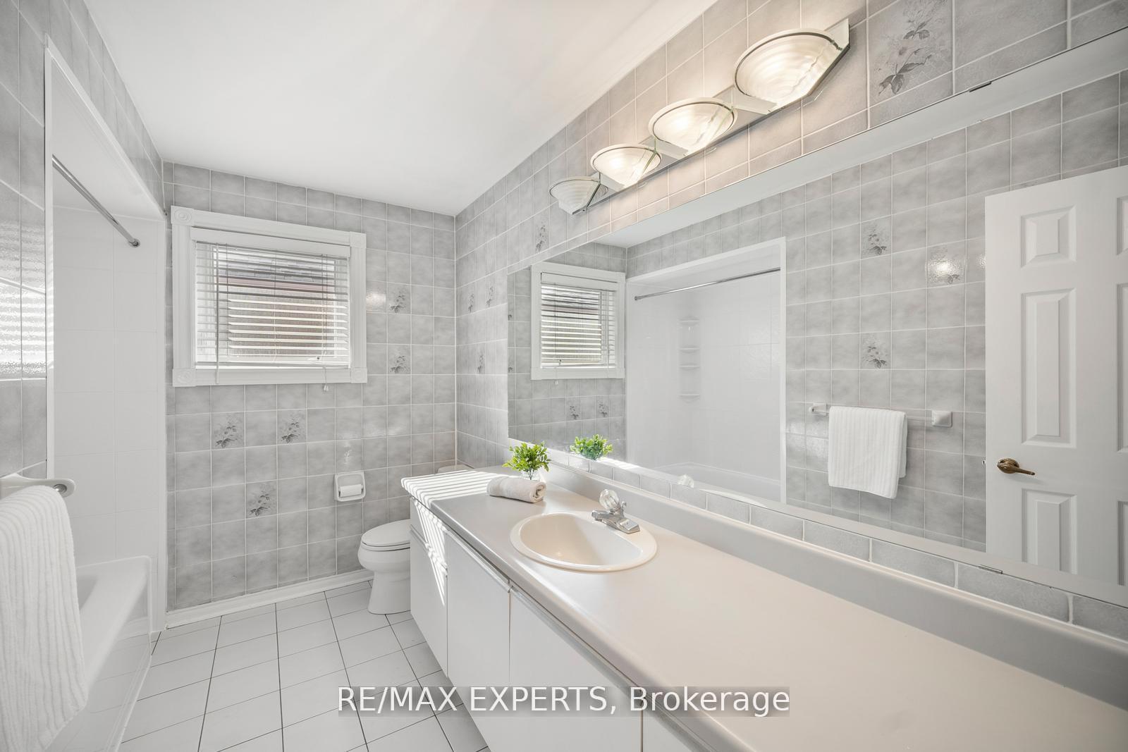 Photo 25 of 118 Chancellor Drive, Vaughan, East Woodbridge — HOMEH
