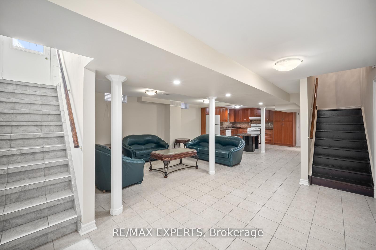 Photo 28 of 118 Chancellor Drive, Vaughan, East Woodbridge — HOMEH
