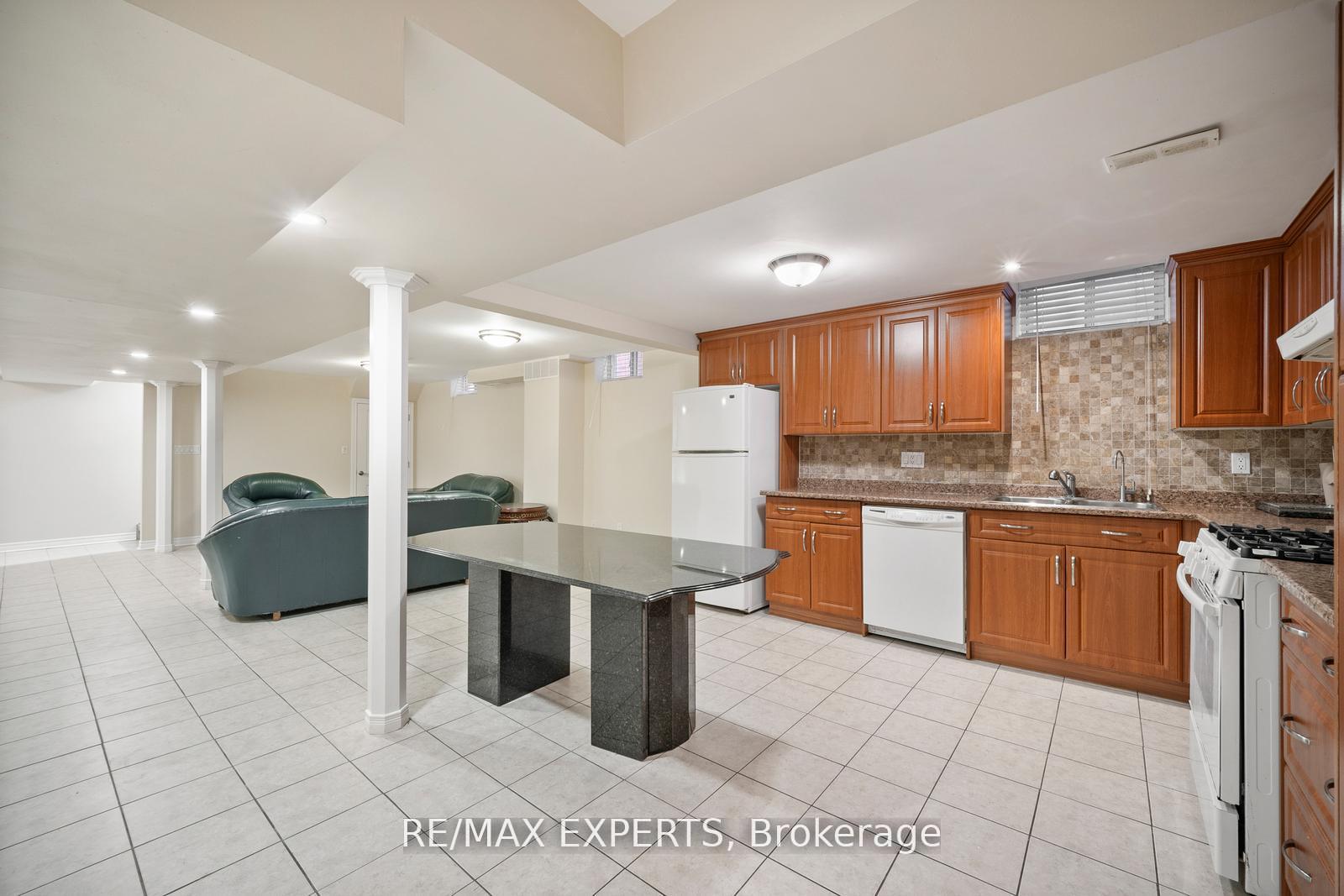 Photo 33 of 118 Chancellor Drive, Vaughan, East Woodbridge — HOMEH
