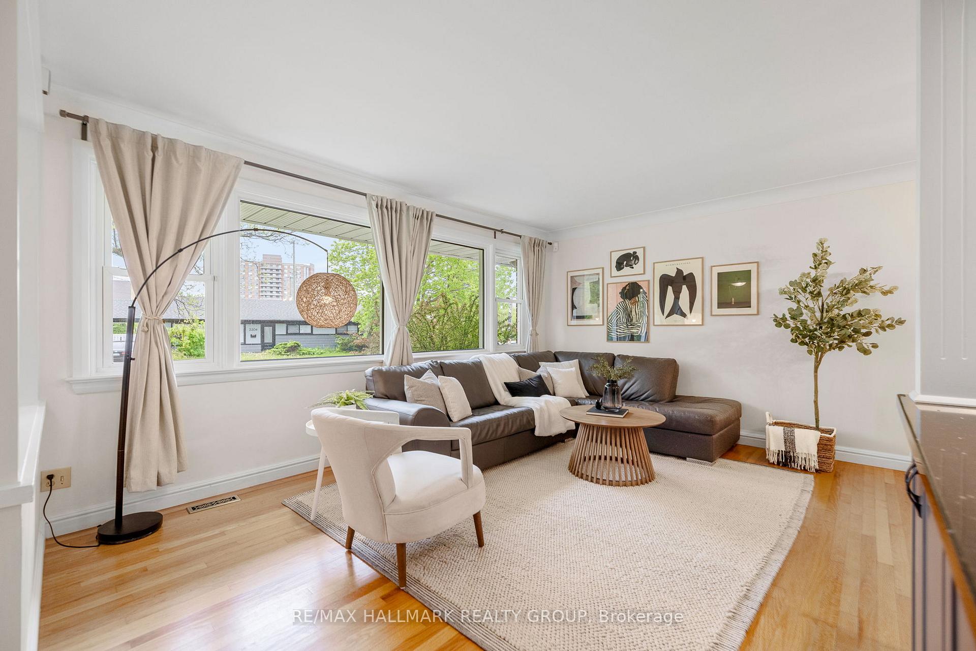 Photo 5 of 2209 Utah Street, Ottawa, Alta Vista — HOMEH