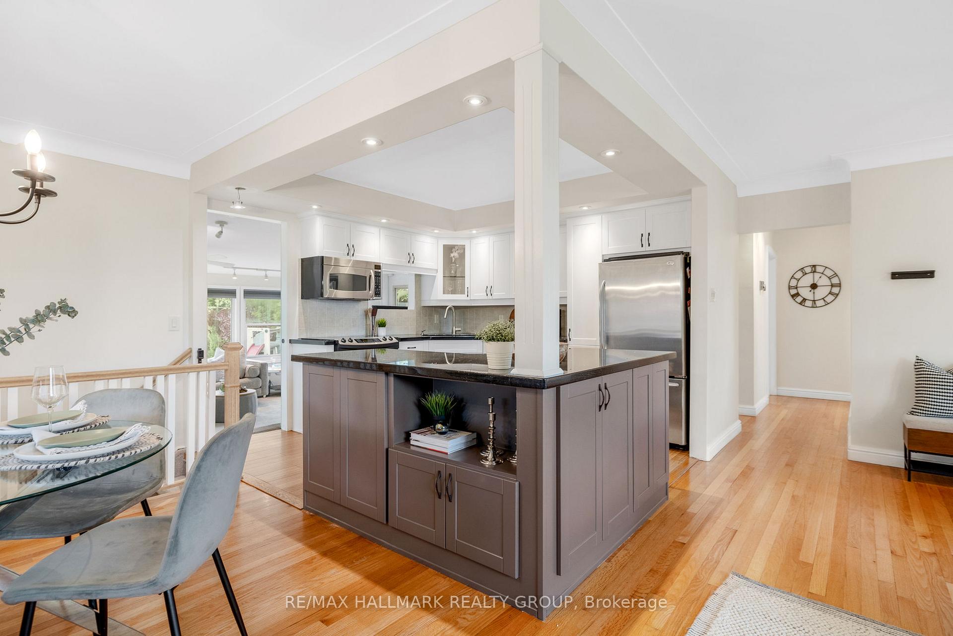 Photo 9 of 2209 Utah Street, Ottawa, Alta Vista — HOMEH
