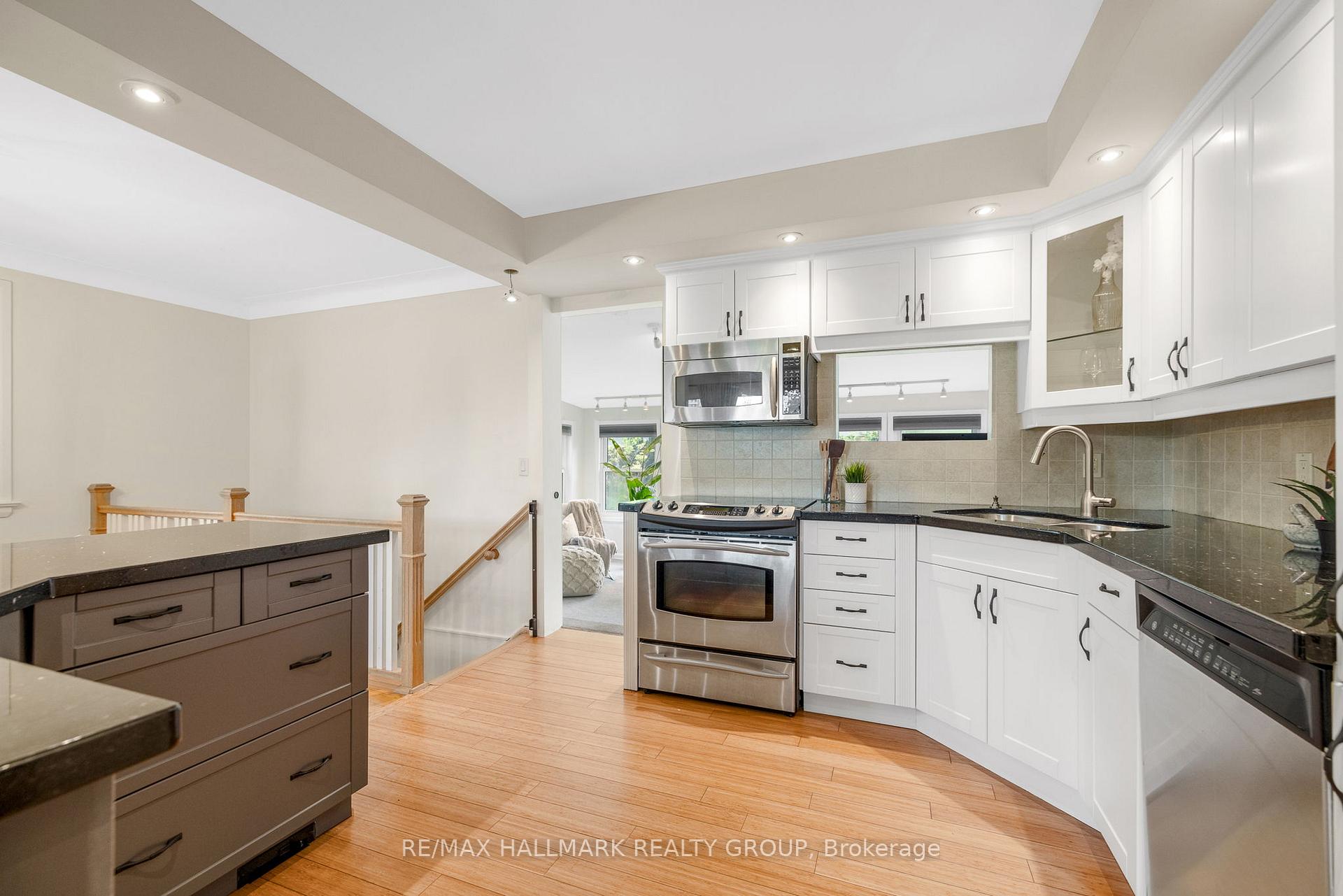 Photo 10 of 2209 Utah Street, Ottawa, Alta Vista — HOMEH