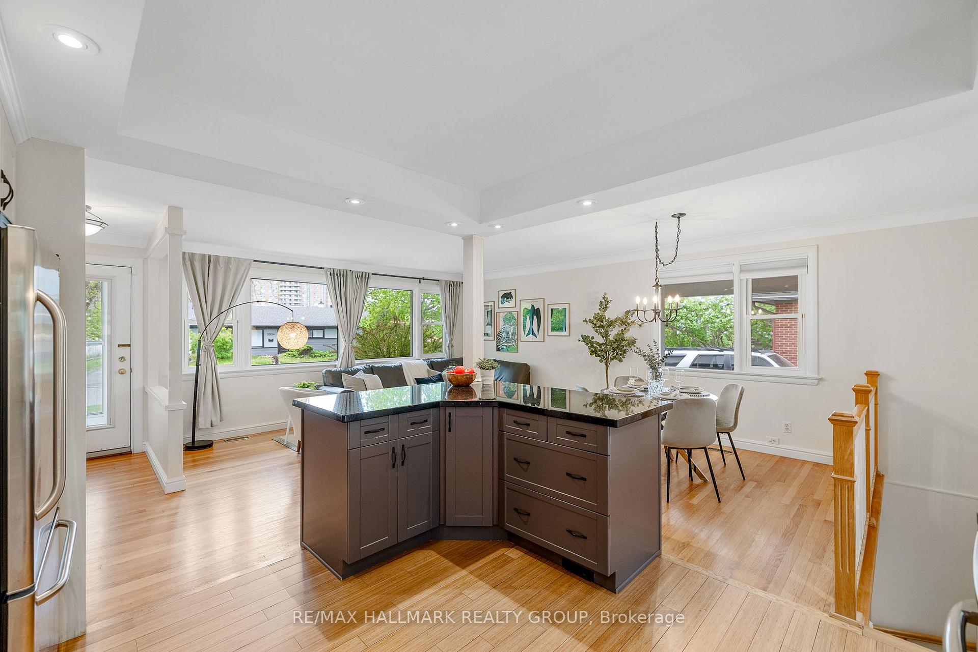 Photo 12 of 2209 Utah Street, Ottawa, Alta Vista — HOMEH