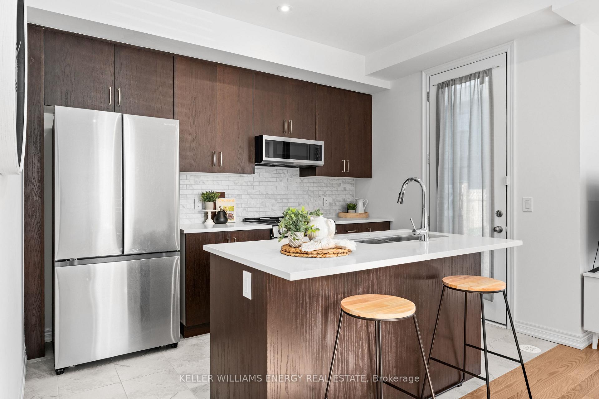 Photo 4 of 62 Sorbara Way, Whitby, Brooklin — HOMEH