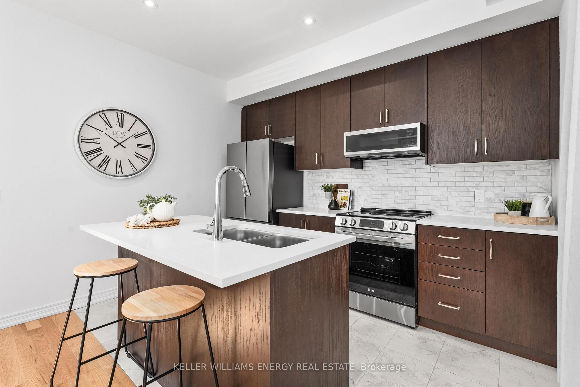 Photo 5 of 62 Sorbara Way, Whitby, Brooklin — HOMEH
