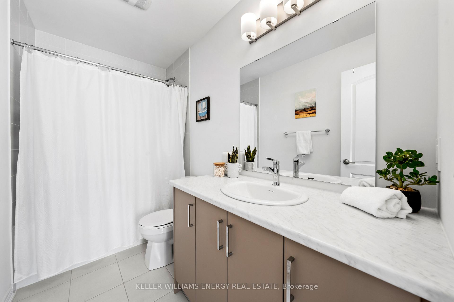 Photo 11 of 62 Sorbara Way, Whitby, Brooklin — HOMEH