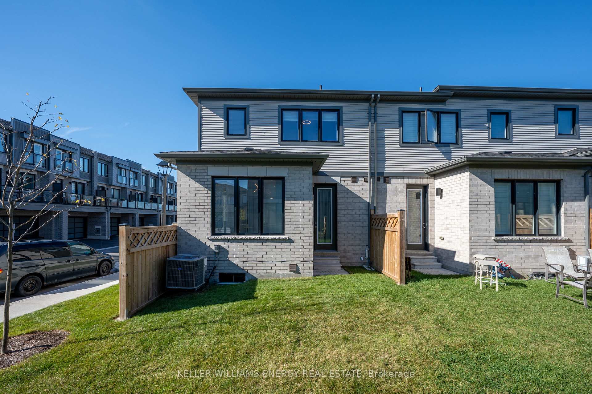 Photo 12 of 62 Sorbara Way, Whitby, Brooklin — HOMEH