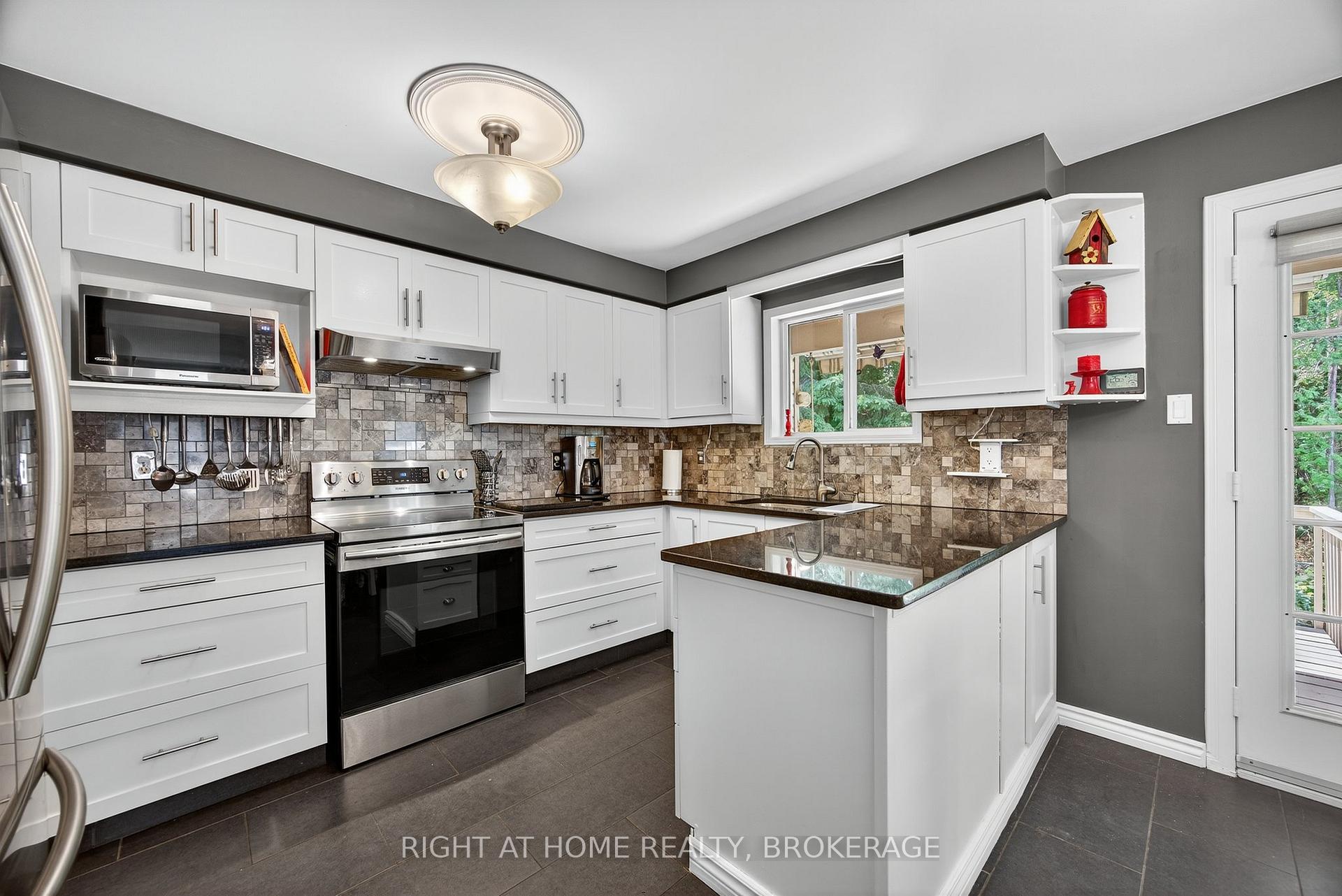 Photo 10 of 113 Silver Birch Avenue, Wasaga Beach — HOMEH