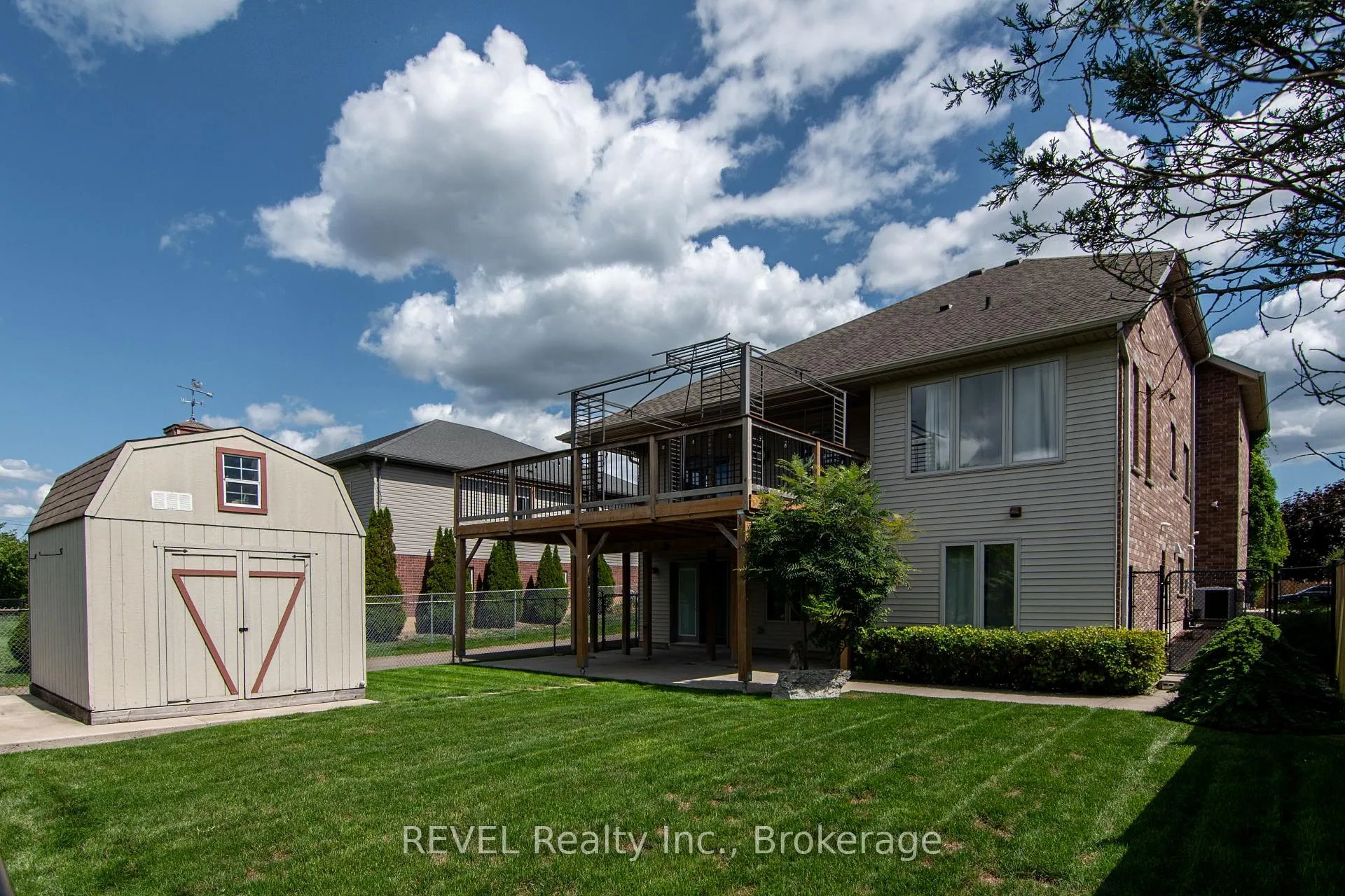 Photo 3 of 123 Michelle Court, Welland, Broadway — HOMEH