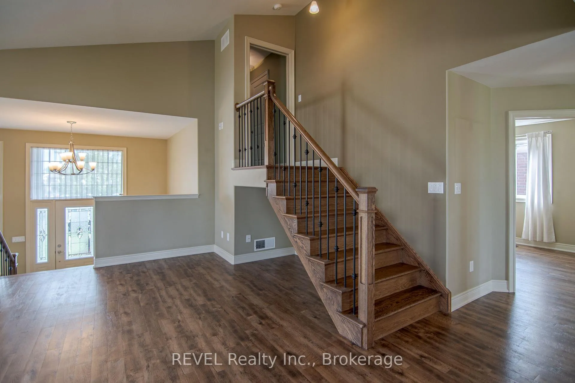 Photo 13 of 123 Michelle Court, Welland, Broadway — HOMEH