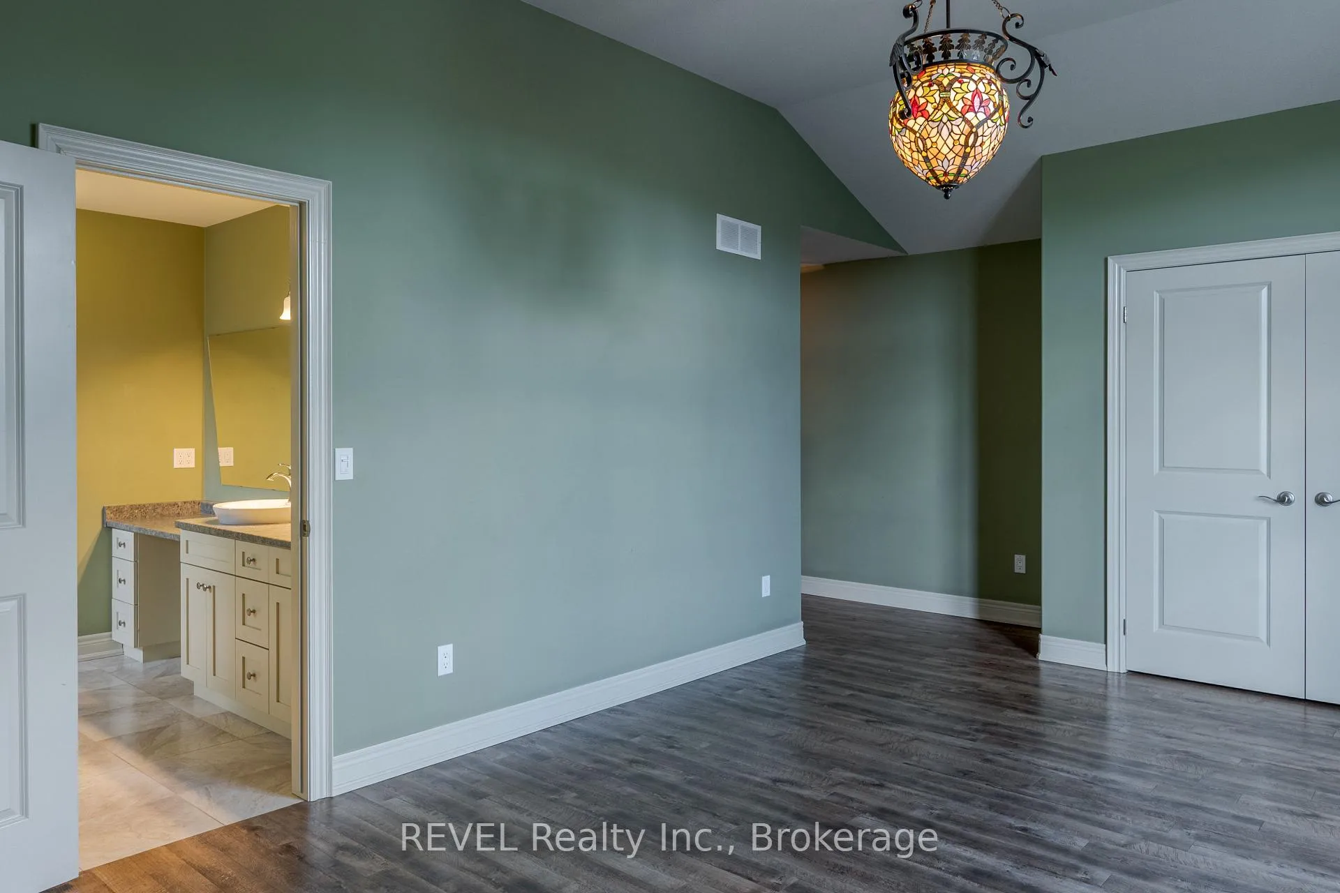 Photo 16 of 123 Michelle Court, Welland, Broadway — HOMEH
