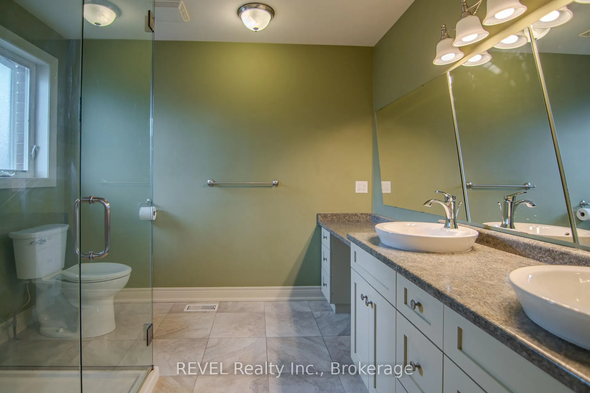 Photo 17 of 123 Michelle Court, Welland, Broadway — HOMEH