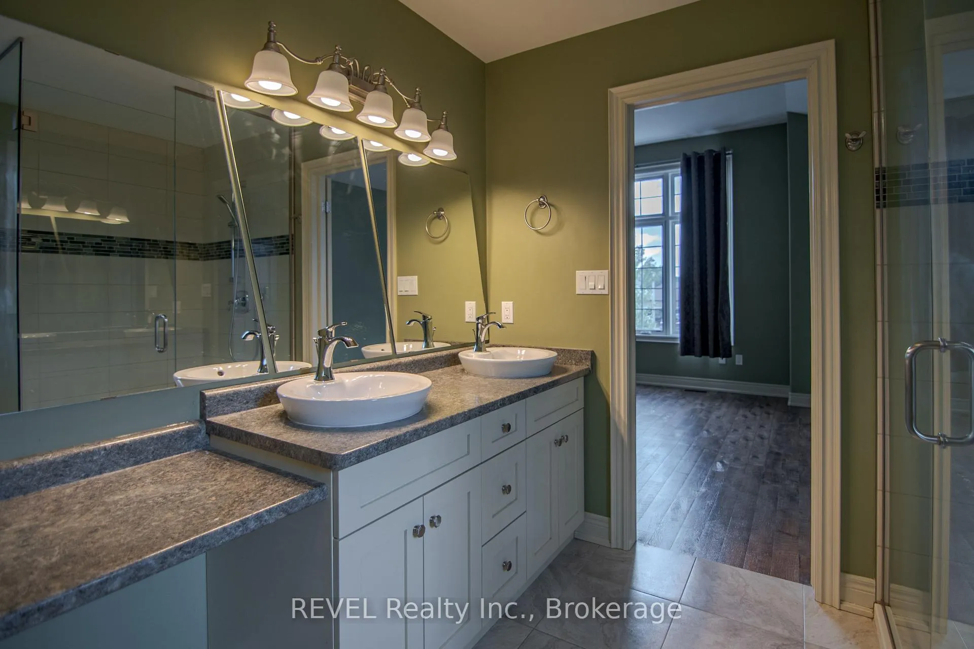 Photo 18 of 123 Michelle Court, Welland, Broadway — HOMEH