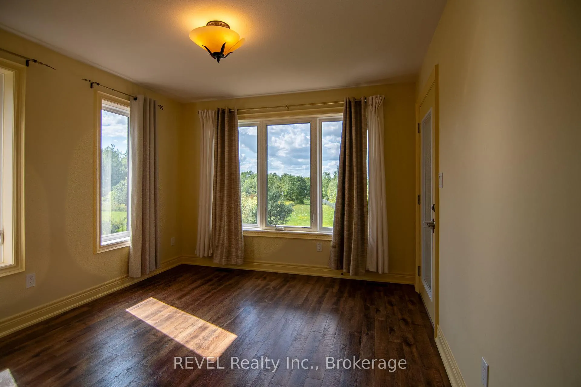 Photo 25 of 123 Michelle Court, Welland, Broadway — HOMEH