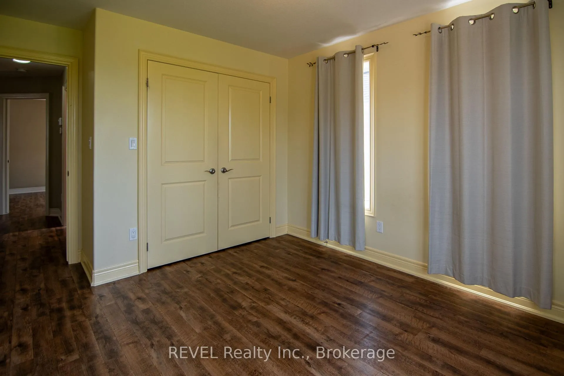 Photo 26 of 123 Michelle Court, Welland, Broadway — HOMEH