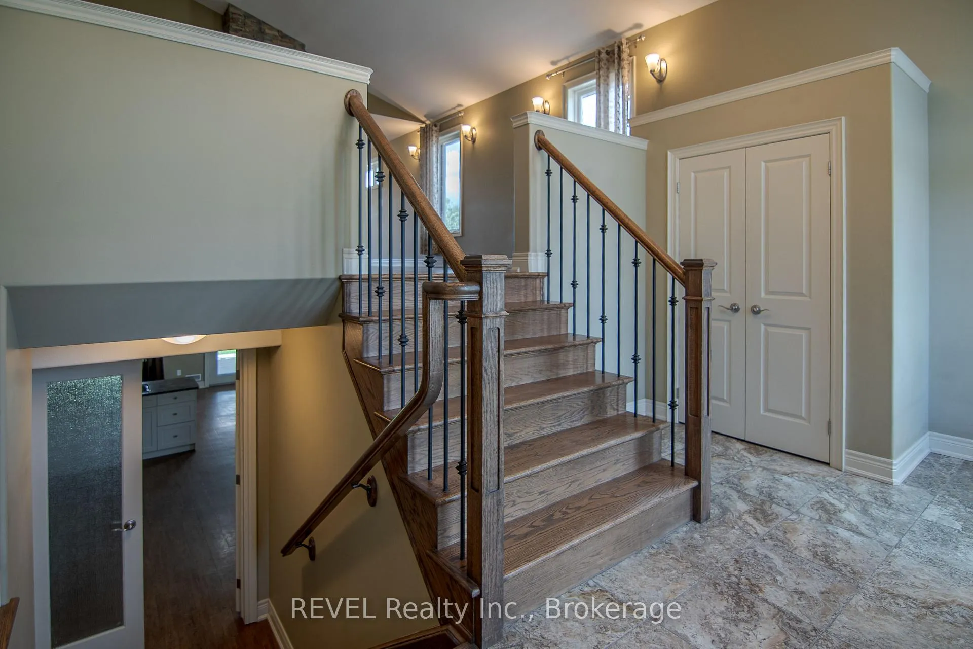 Photo 27 of 123 Michelle Court, Welland, Broadway — HOMEH