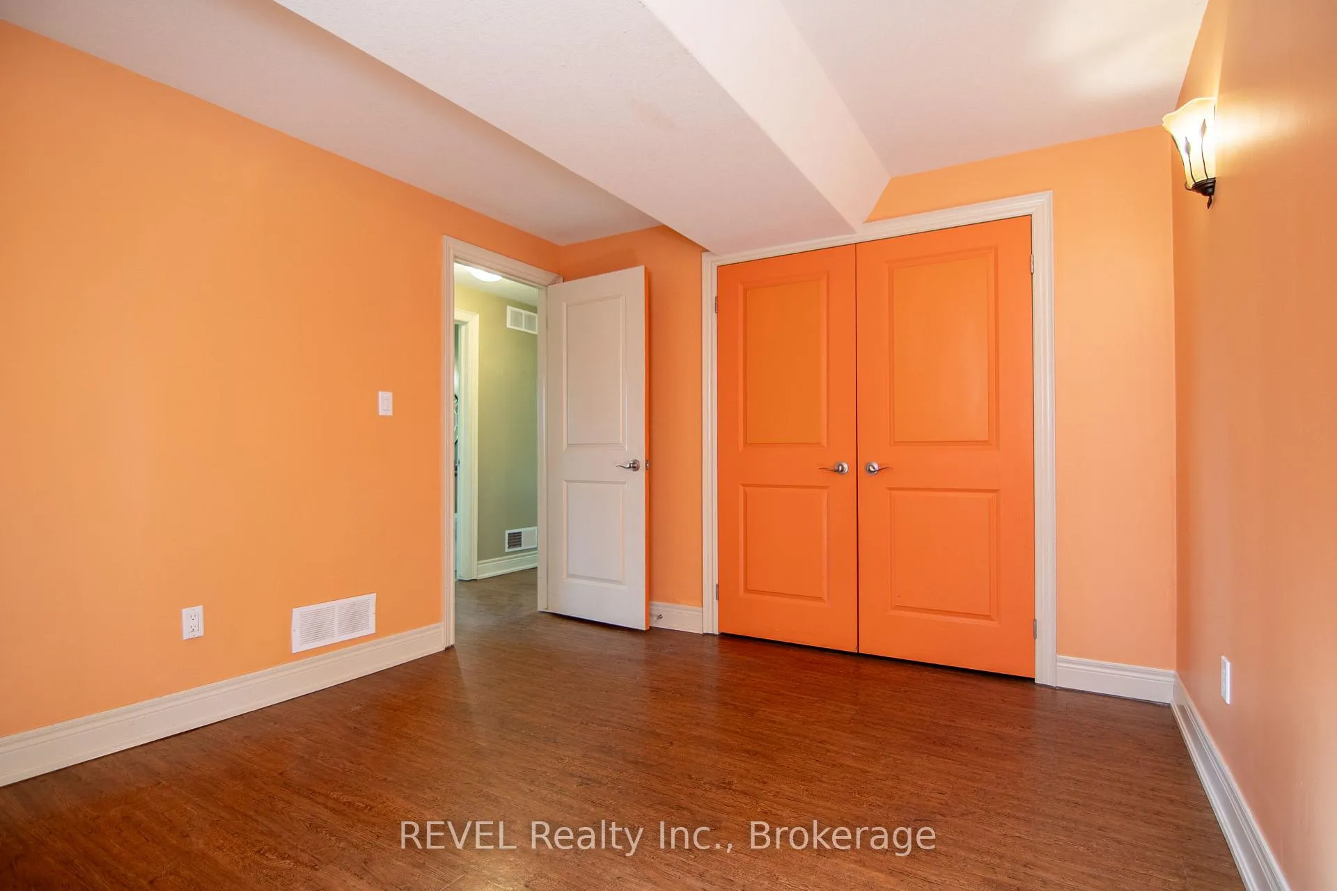 Photo 31 of 123 Michelle Court, Welland, Broadway — HOMEH