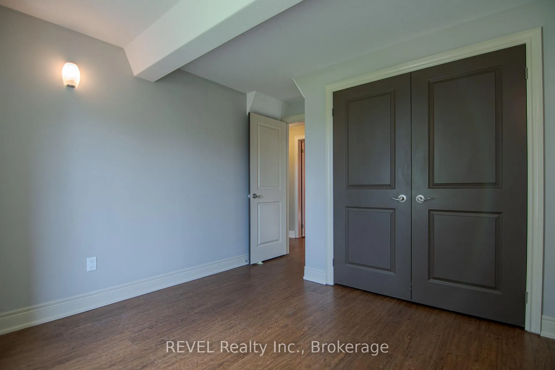 Photo 32 of 123 Michelle Court, Welland, Broadway — HOMEH