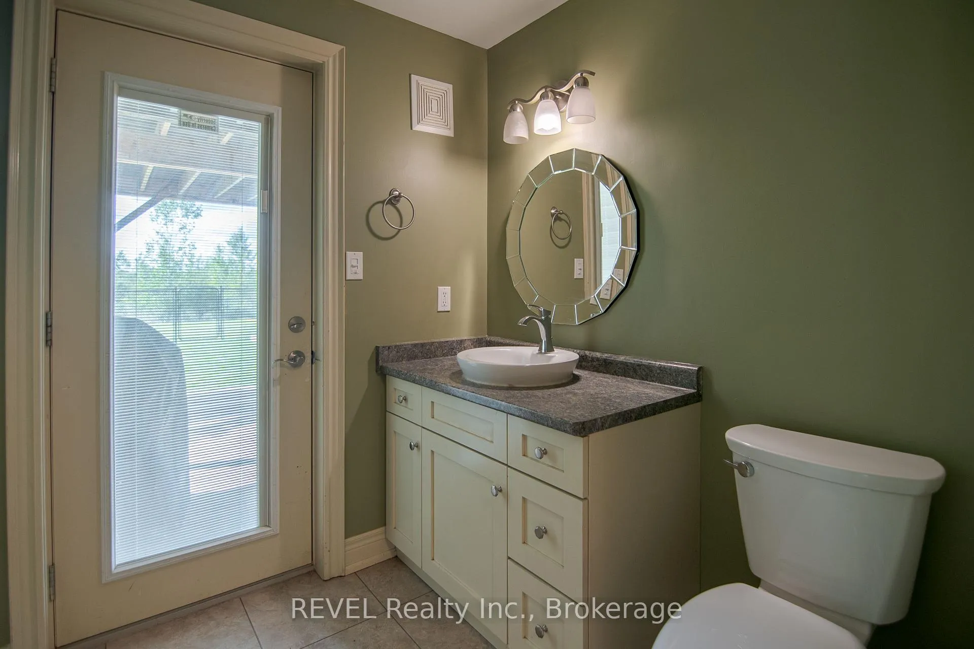 Photo 33 of 123 Michelle Court, Welland, Broadway — HOMEH