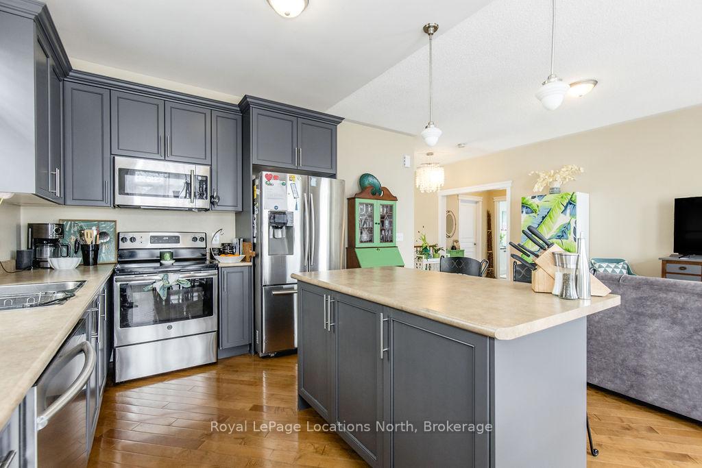 Photo 10 of 4 Broadpoint Street, Wasaga Beach — HOMEH