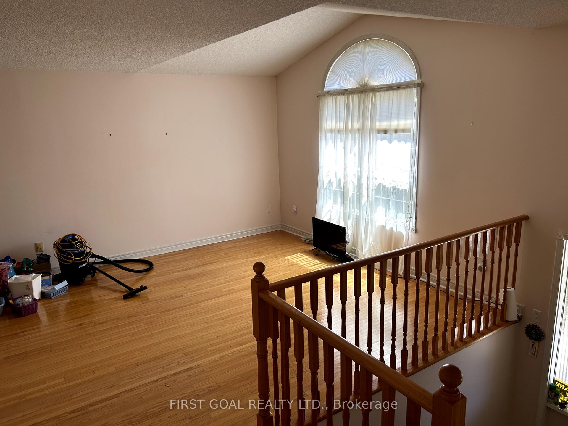 Photo 2 of 70 Donald Crescent, Wasaga Beach — HOMEH