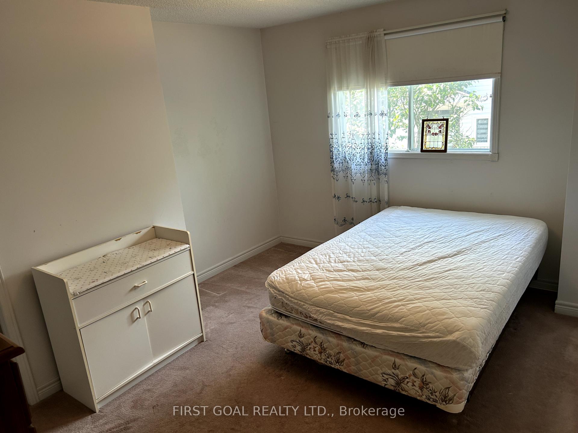 Photo 4 of 70 Donald Crescent, Wasaga Beach — HOMEH