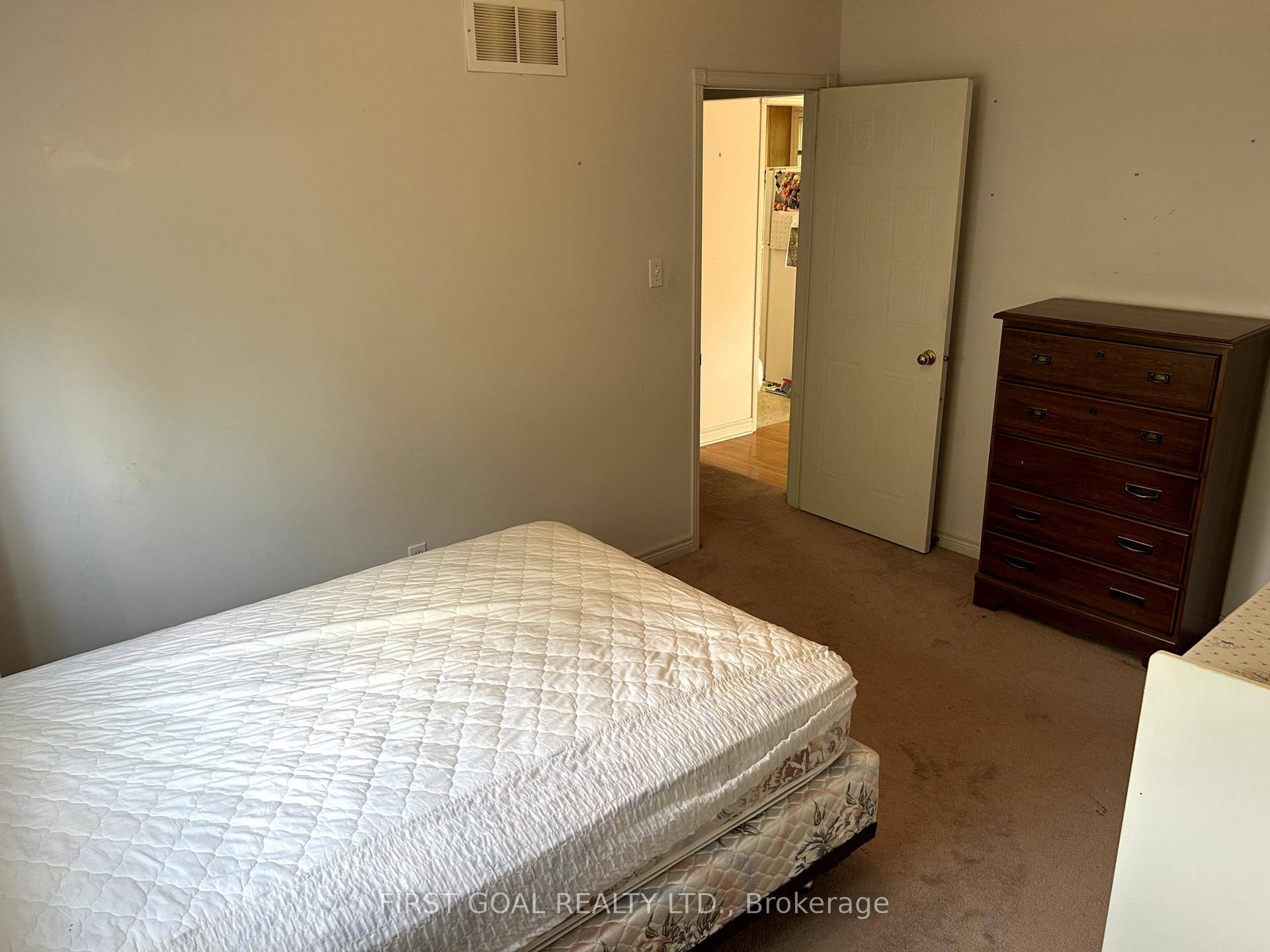 Photo 5 of 70 Donald Crescent, Wasaga Beach — HOMEH