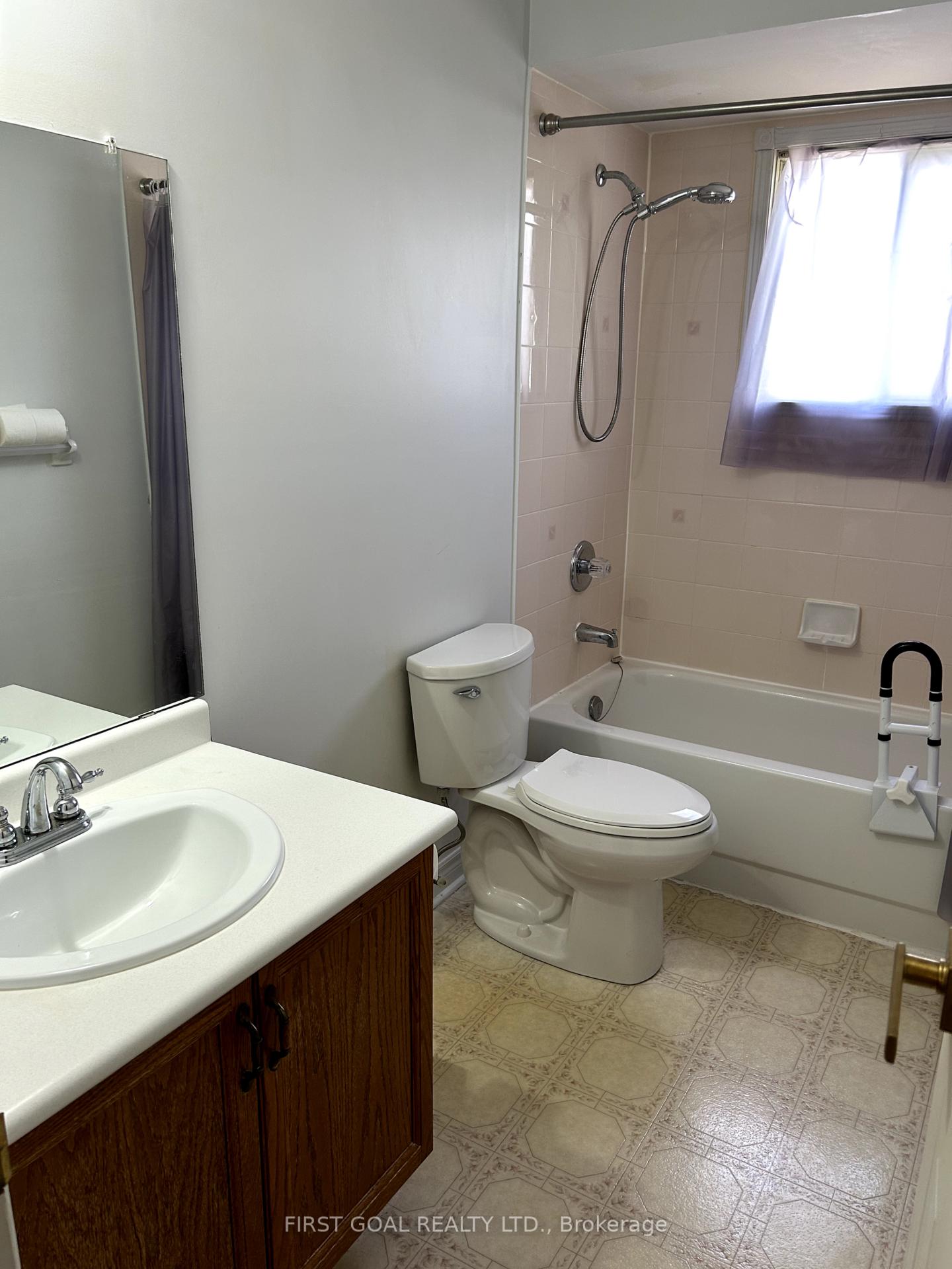 Photo 8 of 70 Donald Crescent, Wasaga Beach — HOMEH