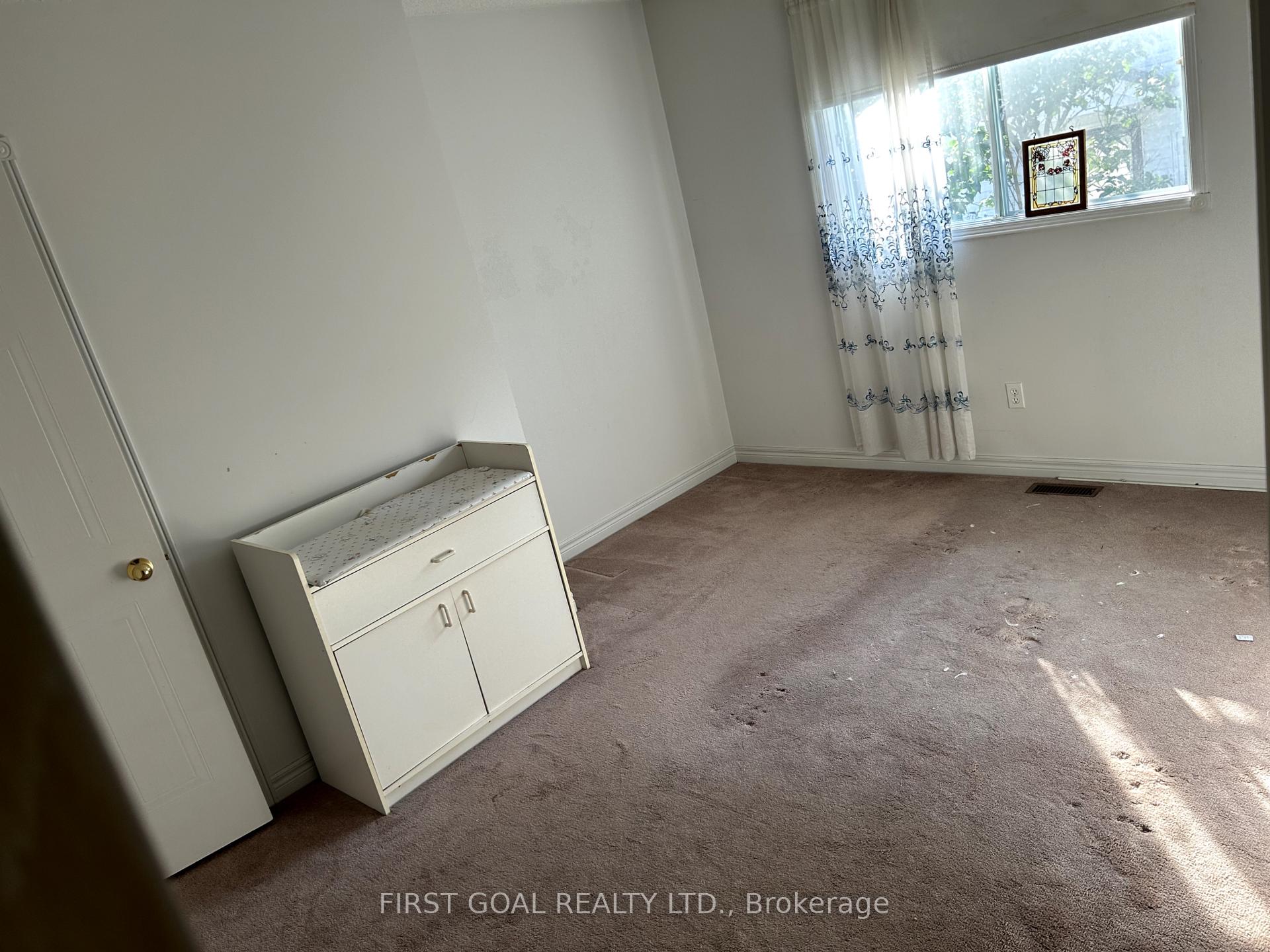 Photo 9 of 70 Donald Crescent, Wasaga Beach — HOMEH