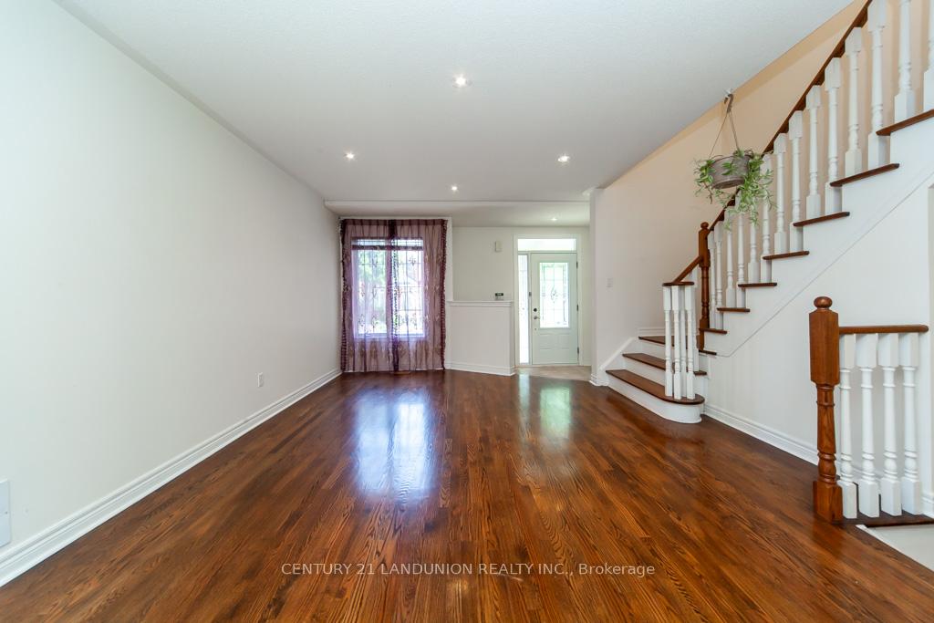 Photo 6 of 26 Arbourview Drive, Vaughan, Concord — HOMEH