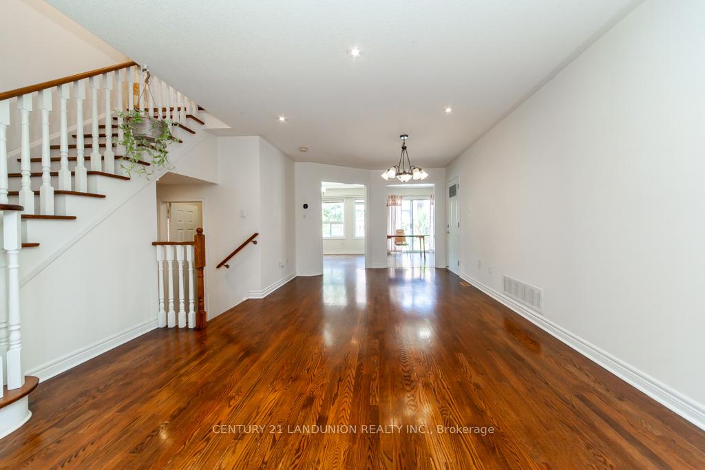 Photo 9 of 26 Arbourview Drive, Vaughan, Concord — HOMEH