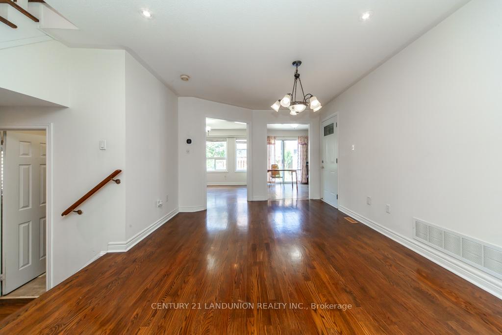 Photo 10 of 26 Arbourview Drive, Vaughan, Concord — HOMEH