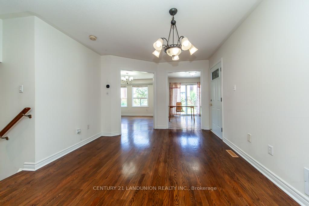 Photo 11 of 26 Arbourview Drive, Vaughan, Concord — HOMEH