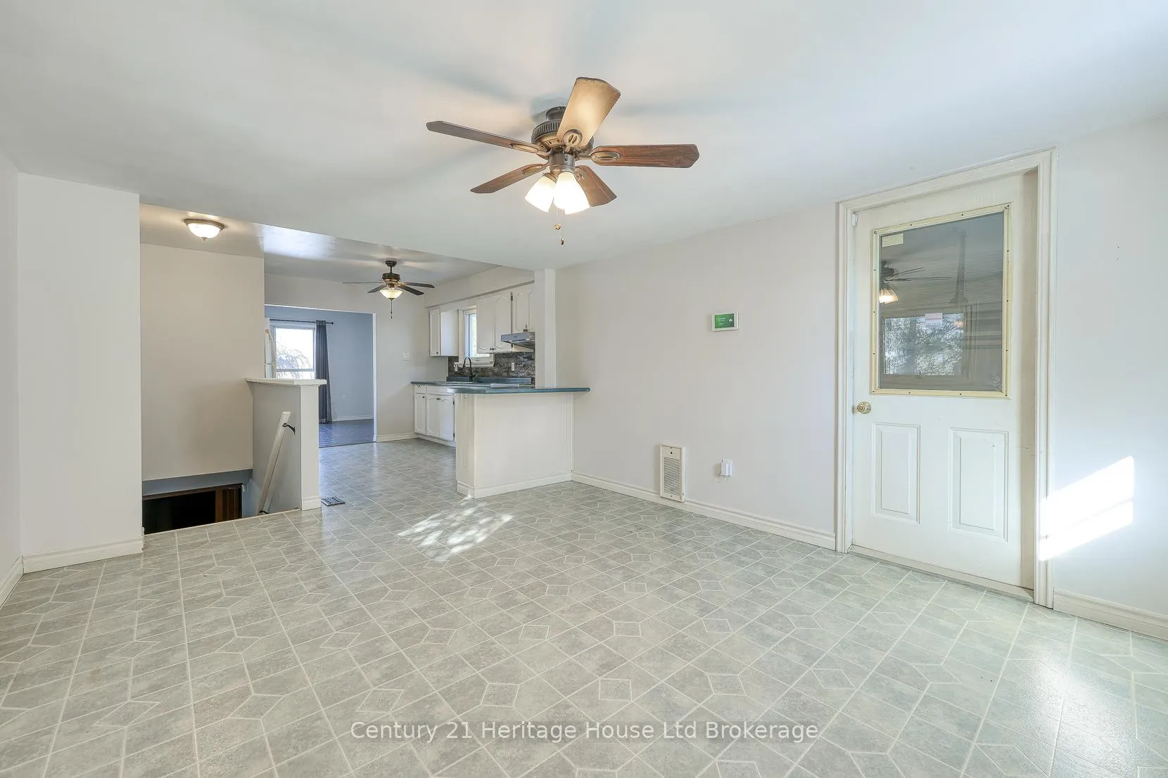 Photo 10 of 3177 Perth Road 180, West Perth, Hibbert — HOMEH