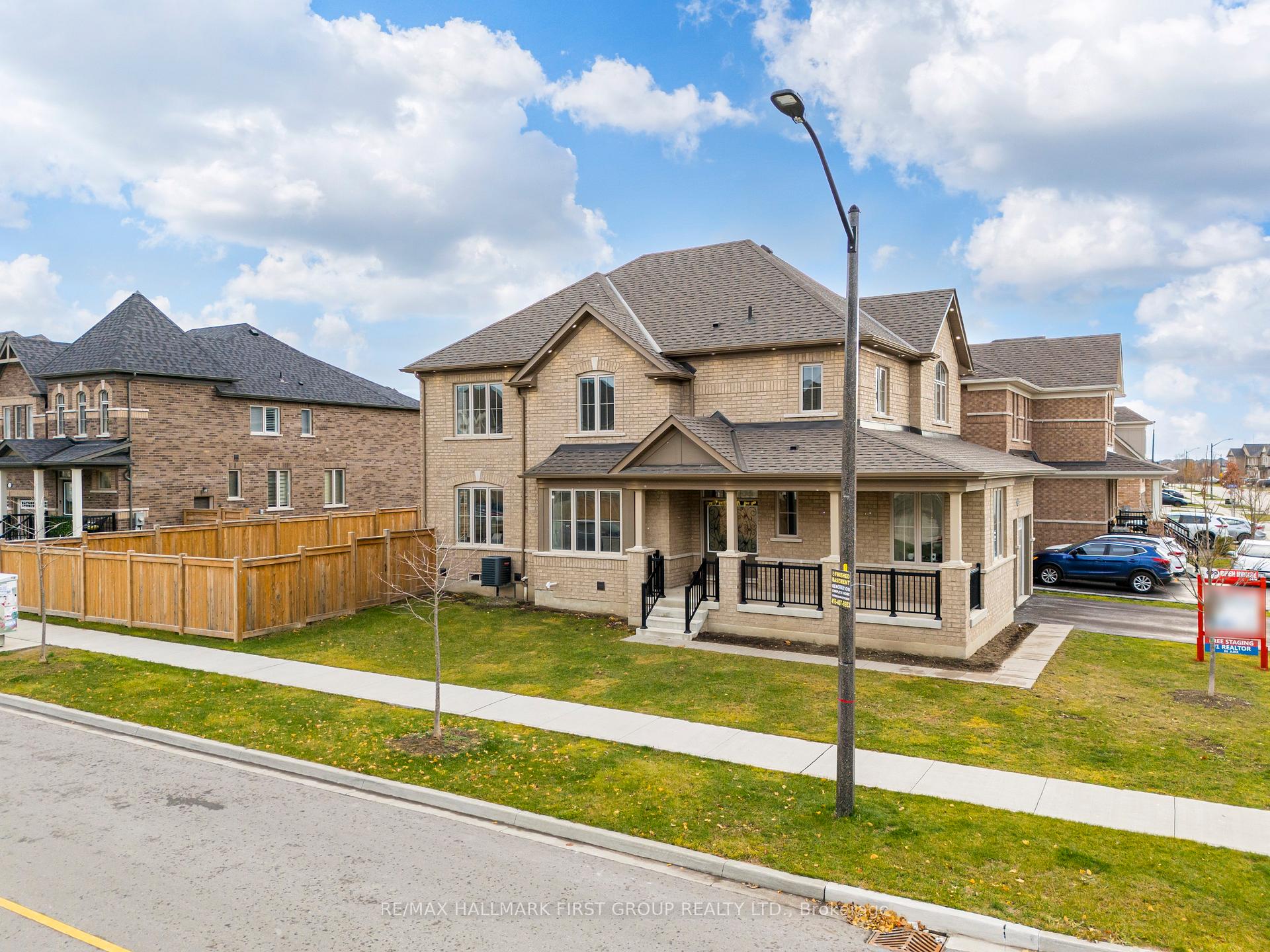 Photo 1 of 136 Auckland DR, Whitby, Rural Whitby — HOMEH