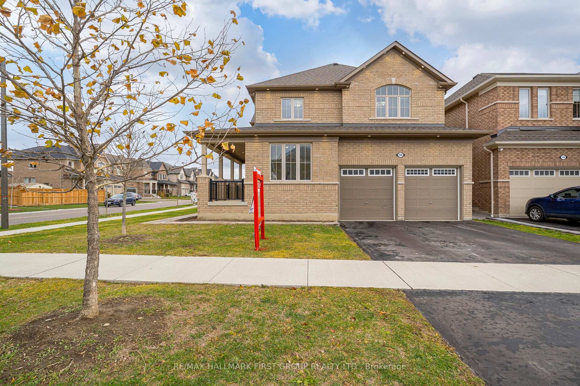 Photo 2 of 136 Auckland DR, Whitby, Rural Whitby — HOMEH